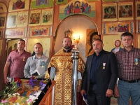 В день праздника Святой Троицы в Александро-Невском храме села Иртышск состоялось награждение благотворителей прихода